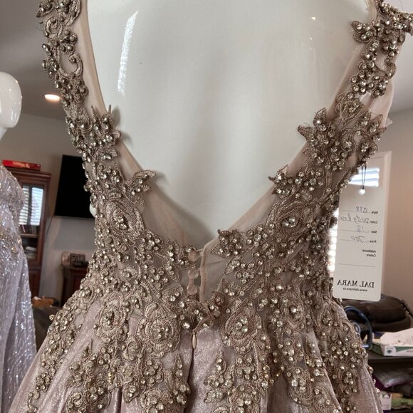 New elegant long dress gown - Picture 7 of 8